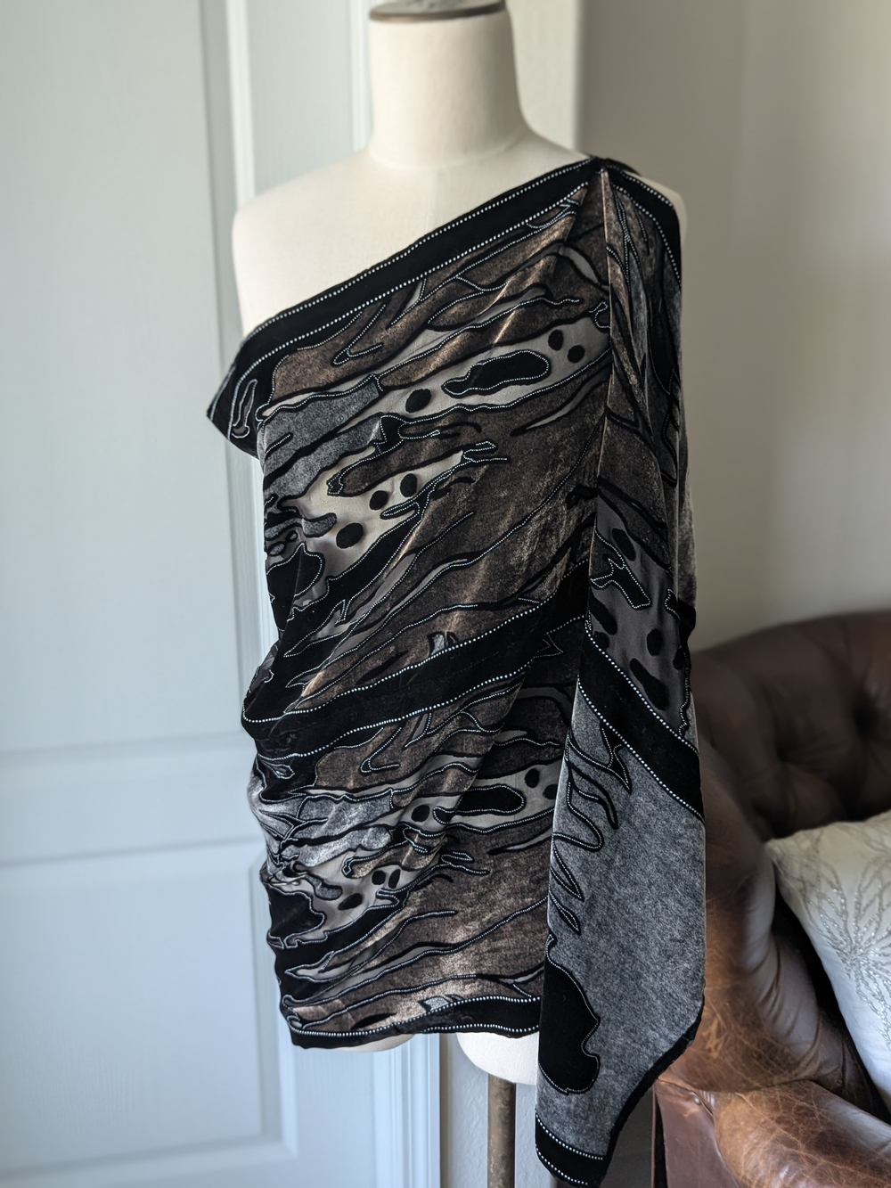 Women’s Draped Poncho Scarf - Black & Gray